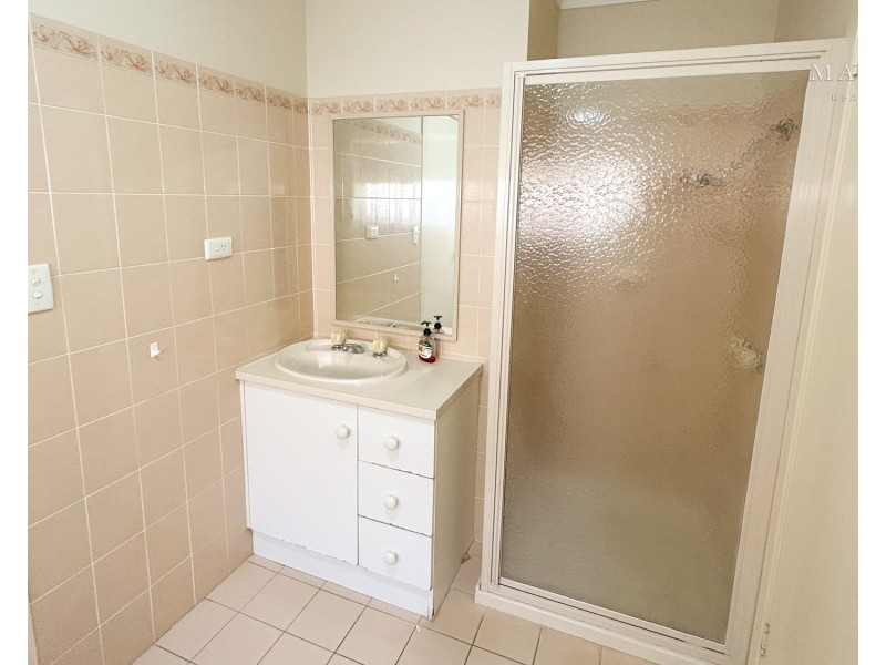 64 Dalman Parkway, Glenfield Park NSW 2650