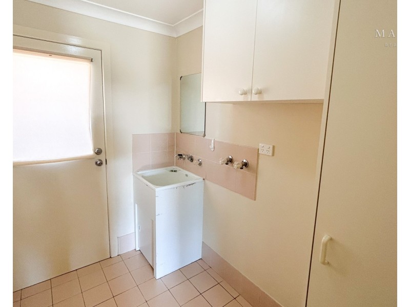 64 Dalman Parkway, Glenfield Park NSW 2650