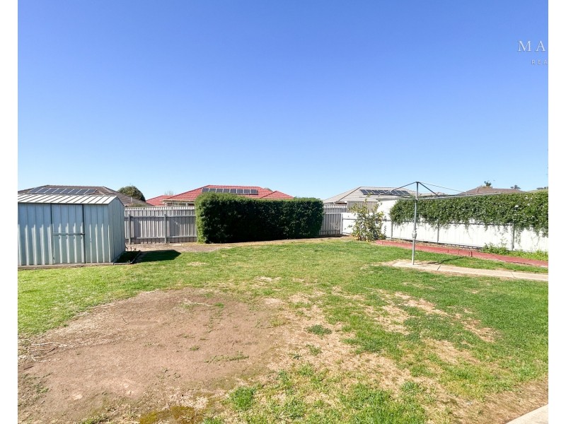 64 Dalman Parkway, Glenfield Park NSW 2650