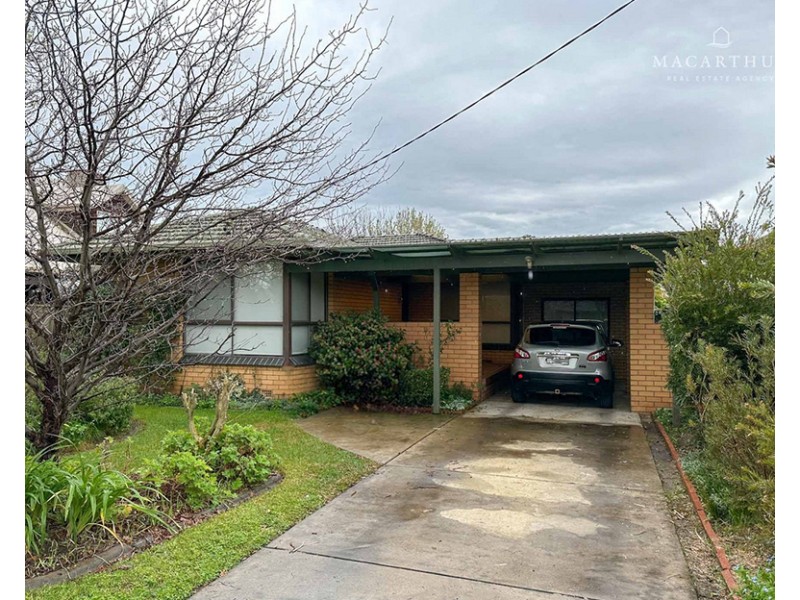 11 Lake Street, Lake Albert NSW 2650