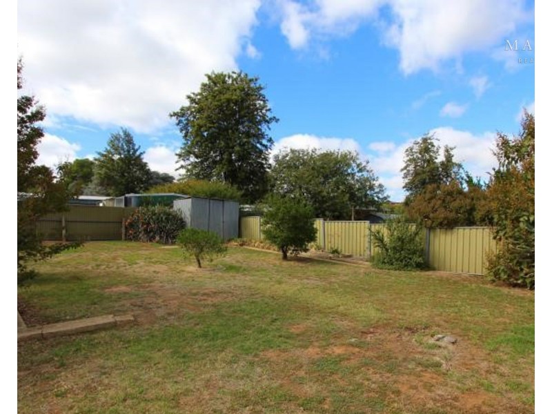 50 Nixon Crescent, Tolland NSW 2650