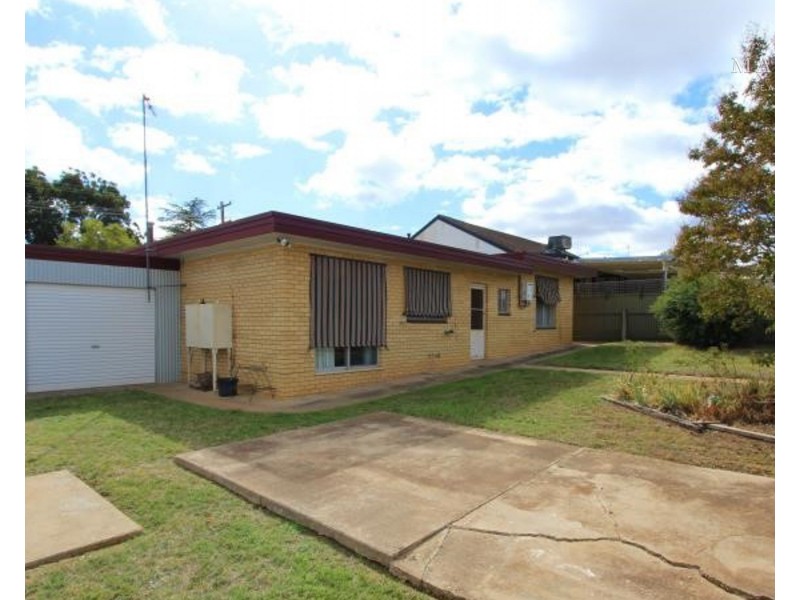 50 Nixon Crescent, Tolland NSW 2650
