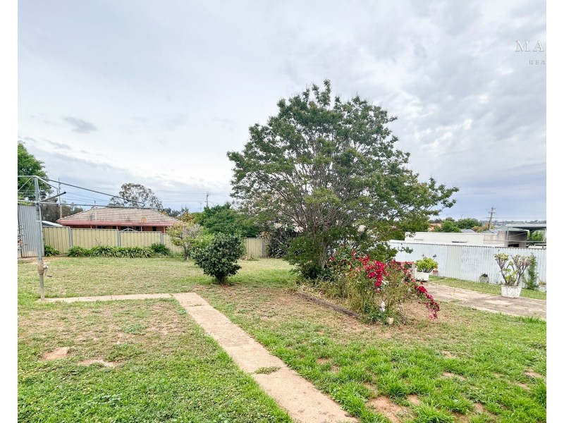 50 Nixon Crescent, Tolland NSW 2650