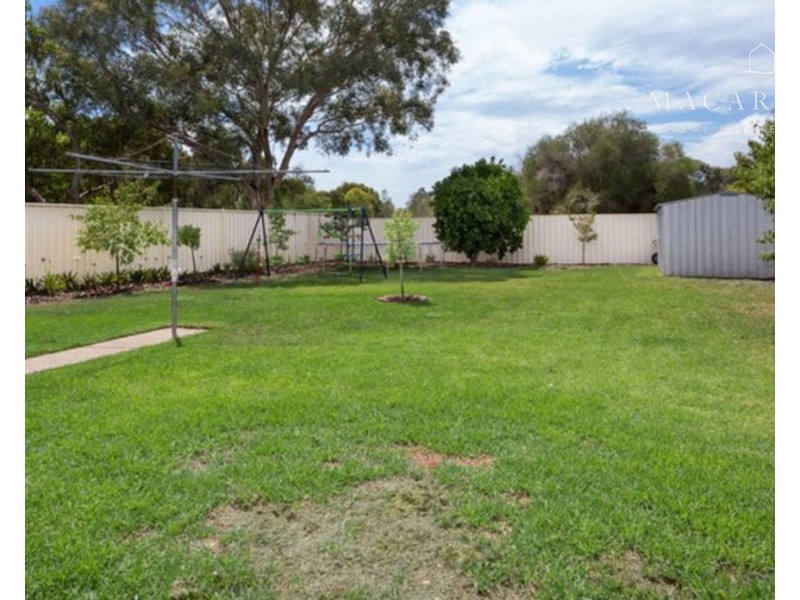 29 Grevillea Crescent, Lake Albert NSW 2650