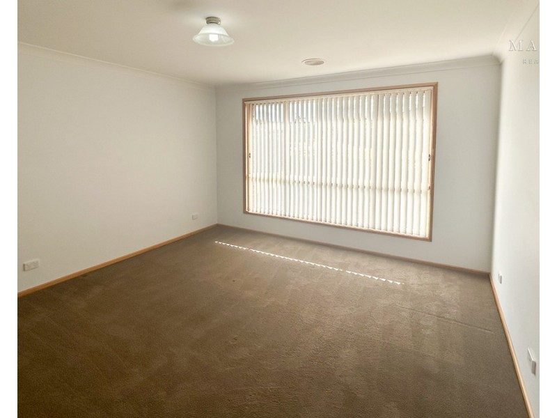 4 Pinnacle Place, Estella NSW 2650