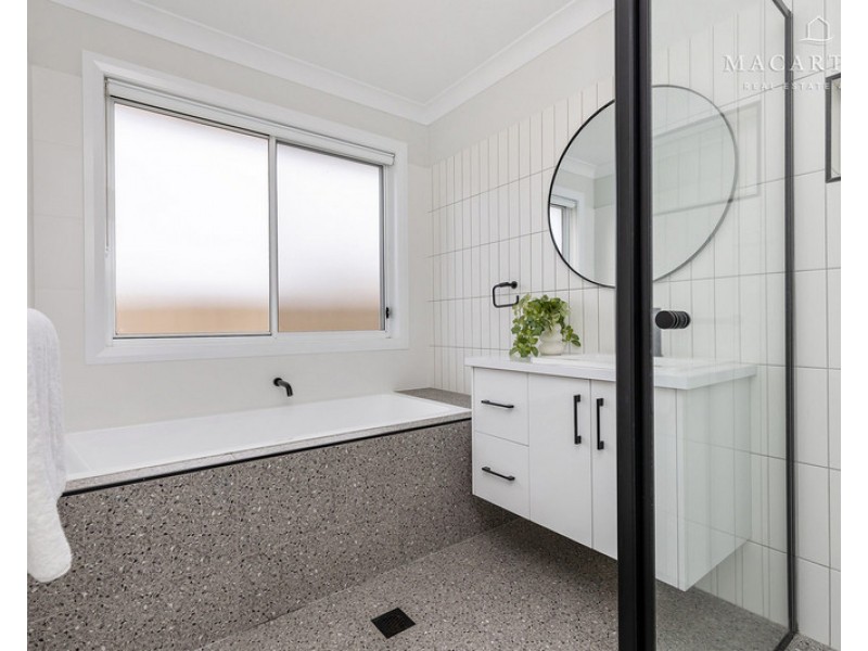 47 Cootamundra Boulevard, Gobbagombalin NSW 2650