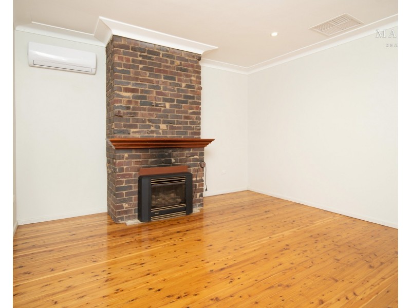 65 Main Street, Lake Albert NSW 2650
