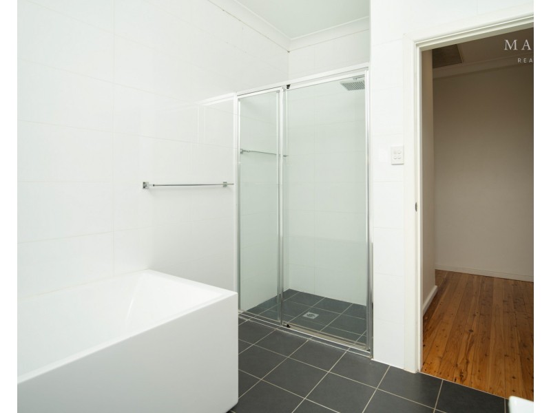 65 Main Street, Lake Albert NSW 2650