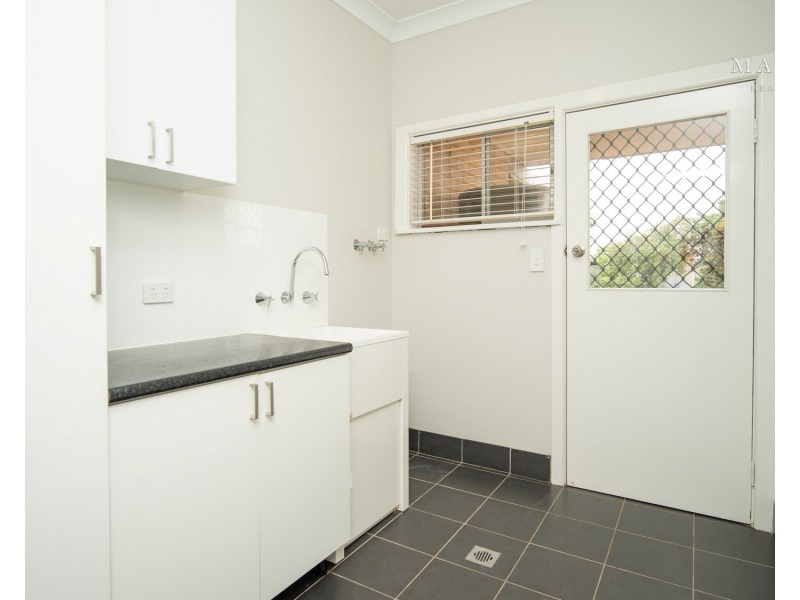 65 Main Street, Lake Albert NSW 2650