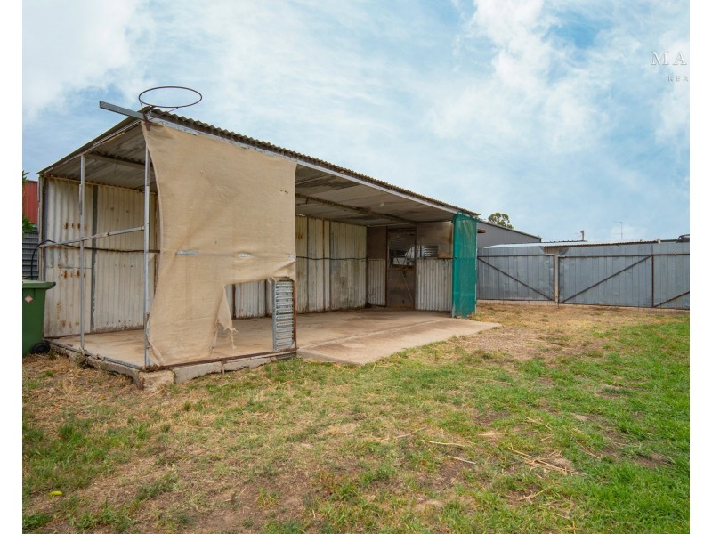 65 Main Street, Lake Albert NSW 2650