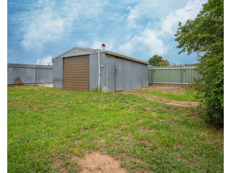 65 Main Street, Lake Albert NSW 2650