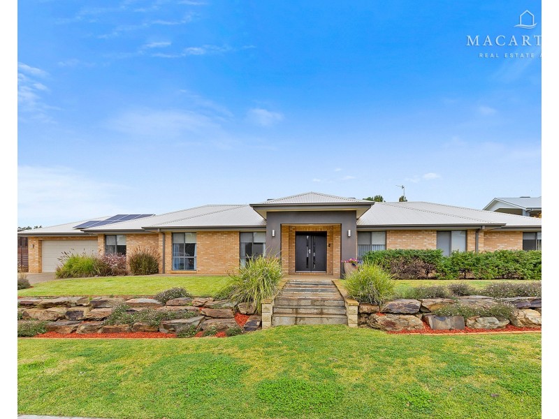 37 Plunkett Drive, Lake Albert NSW 2650