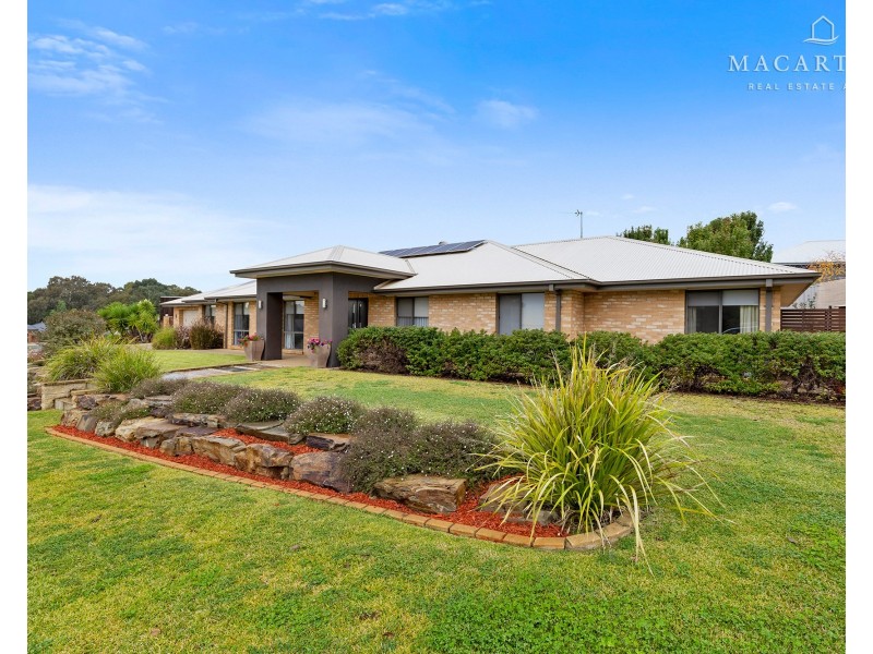 37 Plunkett Drive, Lake Albert NSW 2650