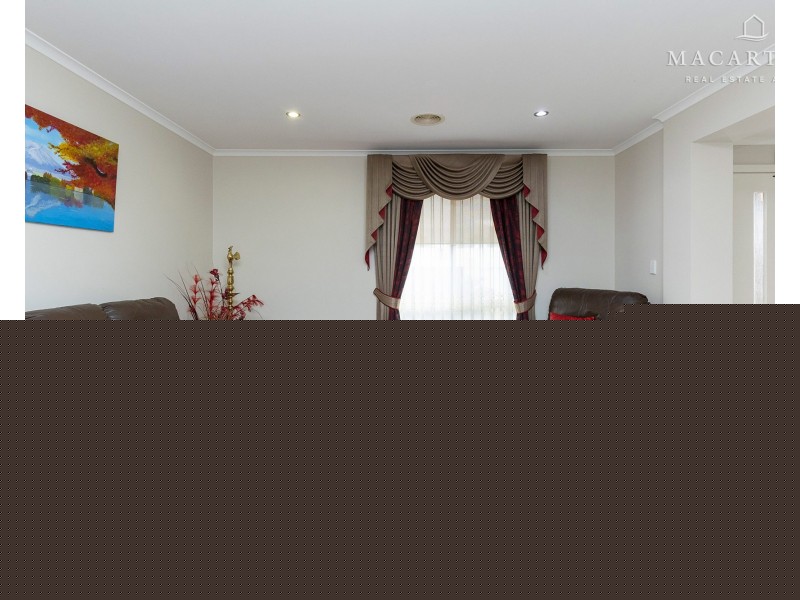 37 Plunkett Drive, Lake Albert NSW 2650