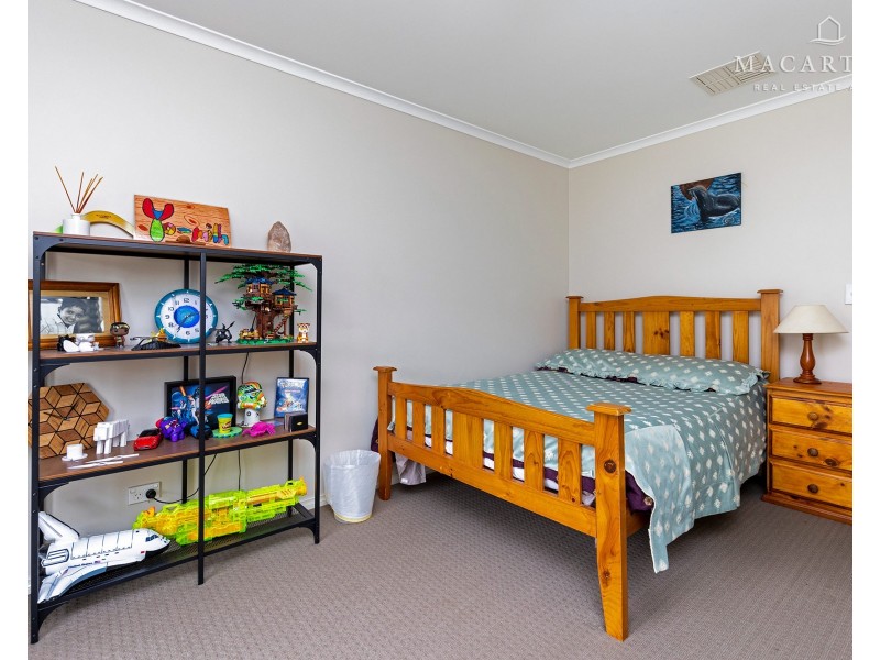 37 Plunkett Drive, Lake Albert NSW 2650