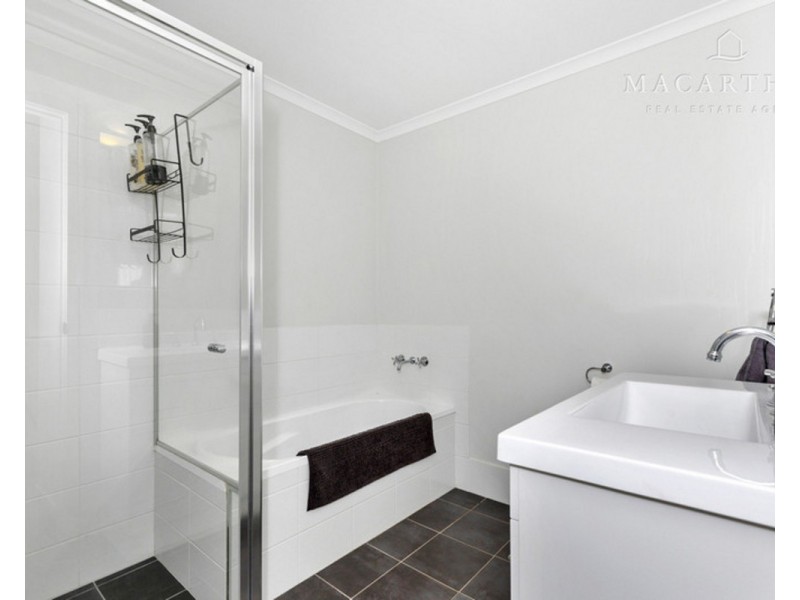 2/1 Ronald Street, Gobbagombalin NSW 2650