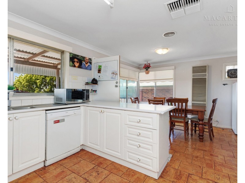 43 Andrews Avenue, Kooringal NSW 2650