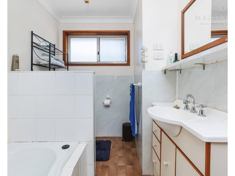 43 Andrews Avenue, Kooringal NSW 2650