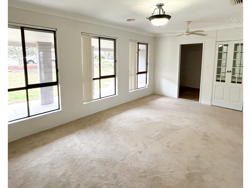 16 Walana Crescent, Kooringal NSW 2650