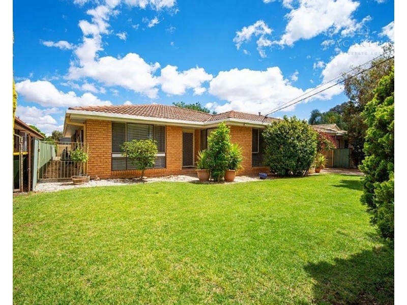 4 Eyre Street, Lake Albert NSW 2650