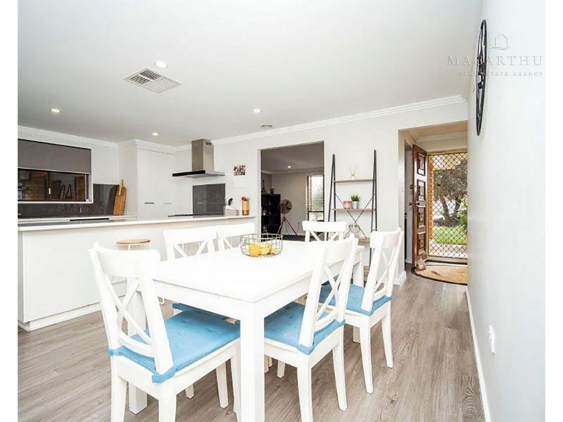 4 Eyre Street, Lake Albert NSW 2650