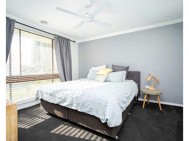 4 Eyre Street, Lake Albert NSW 2650