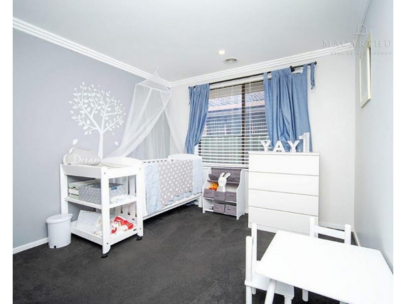 4 Eyre Street, Lake Albert NSW 2650