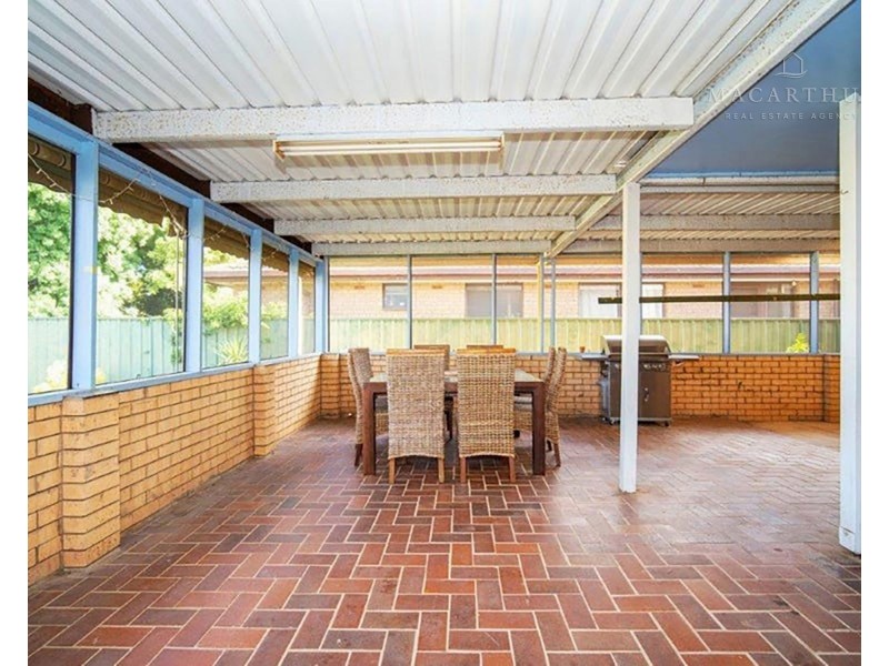 4 Eyre Street, Lake Albert NSW 2650