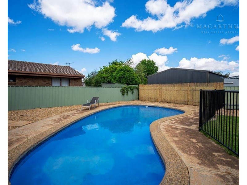 4 Eyre Street, Lake Albert NSW 2650