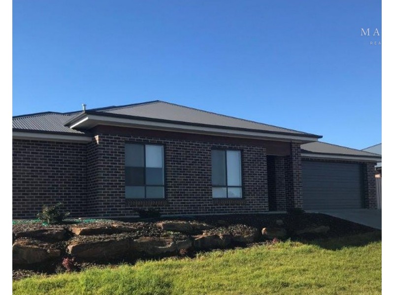 1/56 Ross Parkway, Gobbagombalin NSW 2650