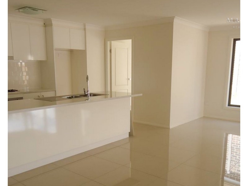 1/56 Ross Parkway, Gobbagombalin NSW 2650