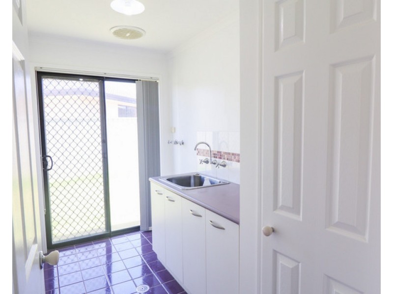 17 Walla Place, Glenfield Park NSW 2650