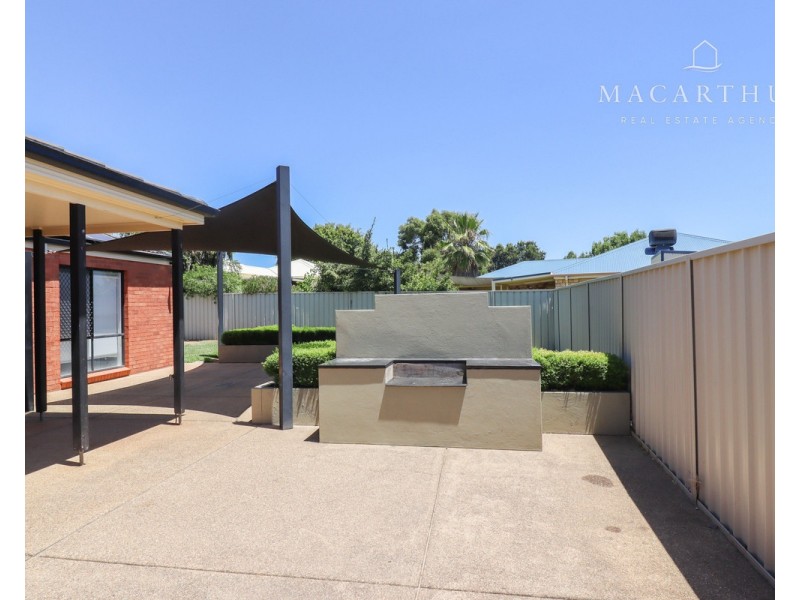17 Walla Place, Glenfield Park NSW 2650
