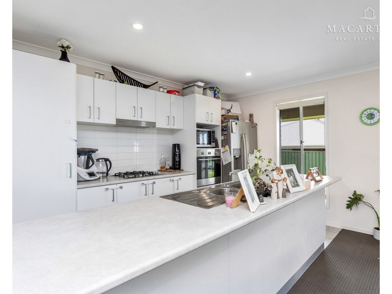 8 Tantoon Circuit, Forest Hill NSW 2651