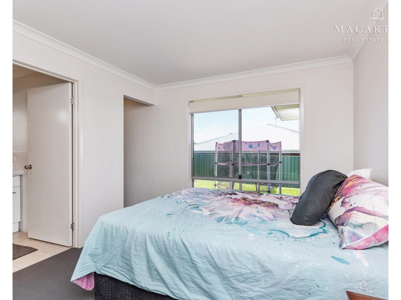 8 Tantoon Circuit, Forest Hill NSW 2651