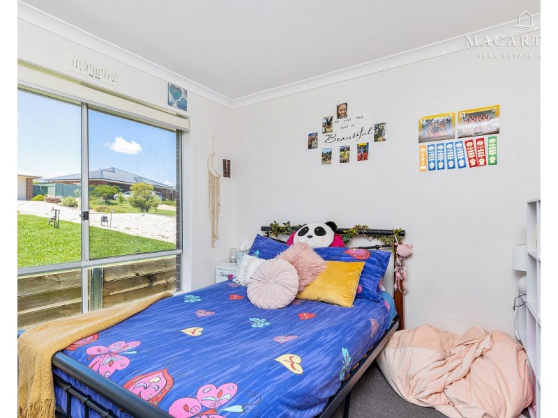 8 Tantoon Circuit, Forest Hill NSW 2651