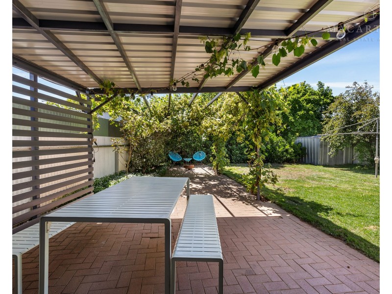 411 Lake Albert Road, Kooringal NSW 2650