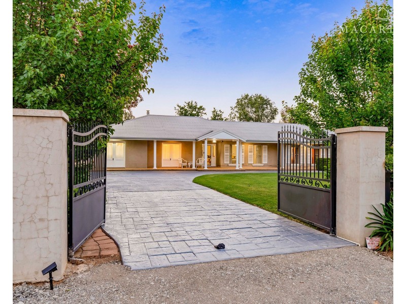 298 Mitchell Road, Lake Albert NSW 2650