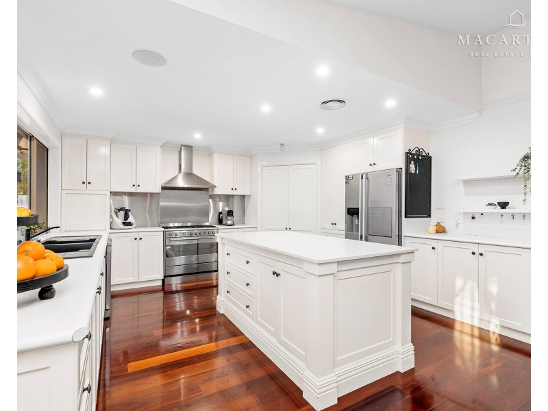 298 Mitchell Road, Lake Albert NSW 2650