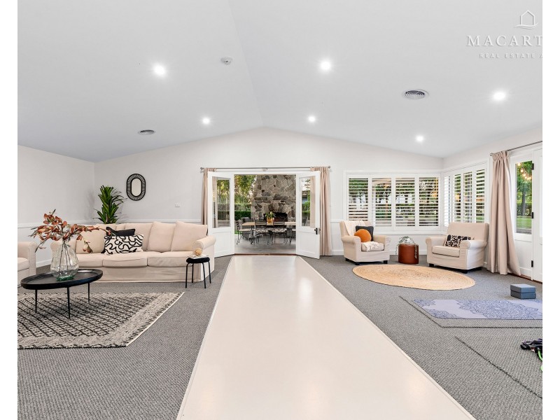 298 Mitchell Road, Lake Albert NSW 2650