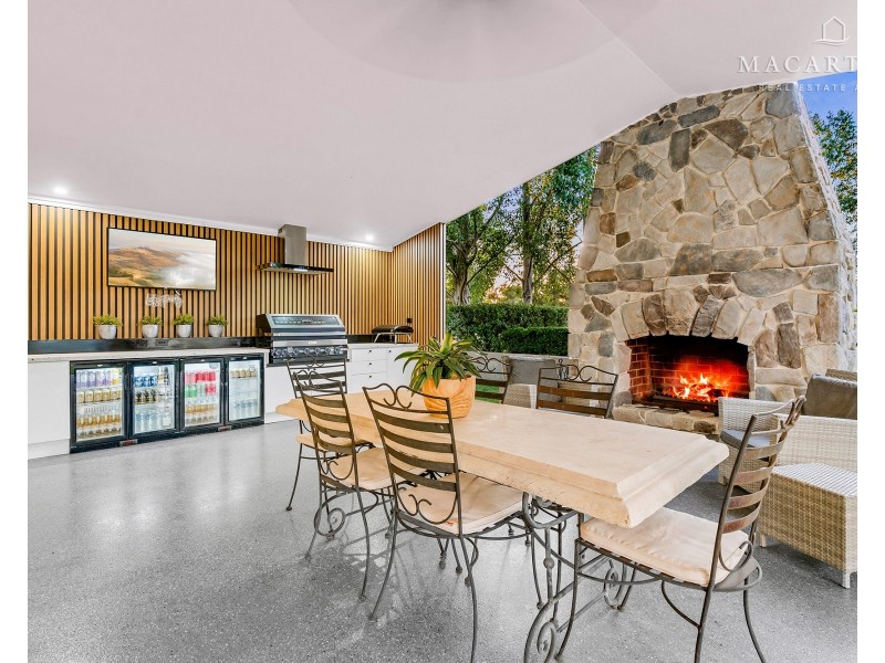 298 Mitchell Road, Lake Albert NSW 2650