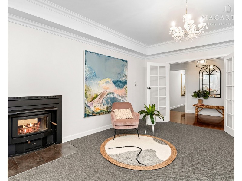 298 Mitchell Road, Lake Albert NSW 2650