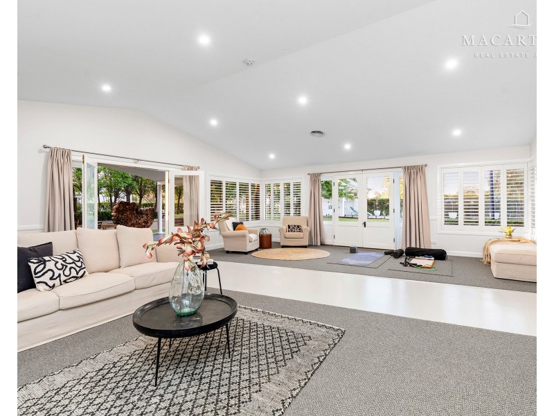 298 Mitchell Road, Lake Albert NSW 2650