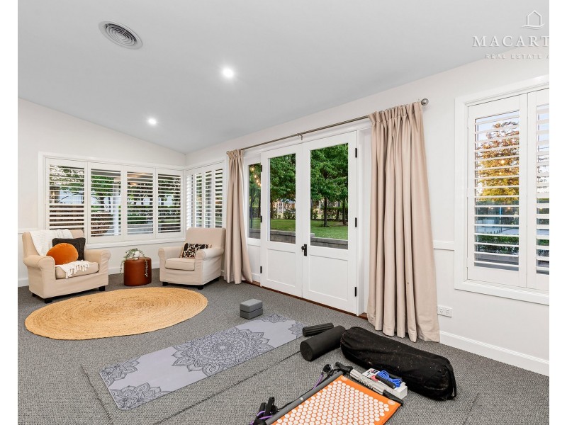 298 Mitchell Road, Lake Albert NSW 2650