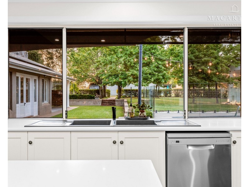 298 Mitchell Road, Lake Albert NSW 2650