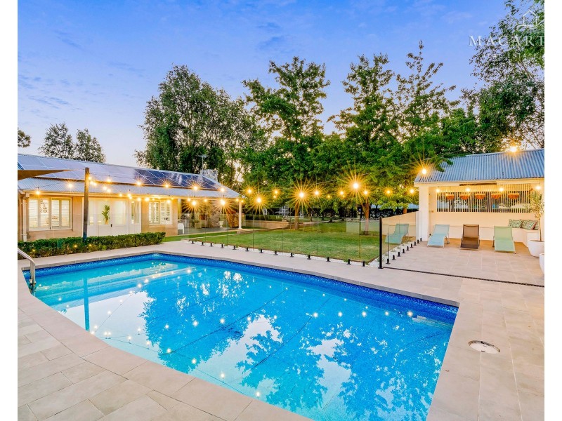 298 Mitchell Road, Lake Albert NSW 2650