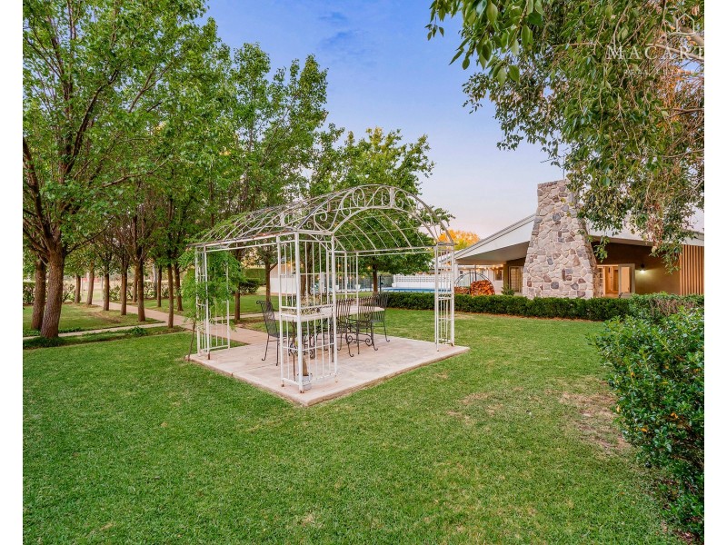 298 Mitchell Road, Lake Albert NSW 2650