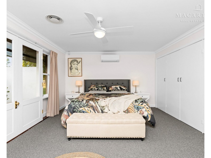 298 Mitchell Road, Lake Albert NSW 2650