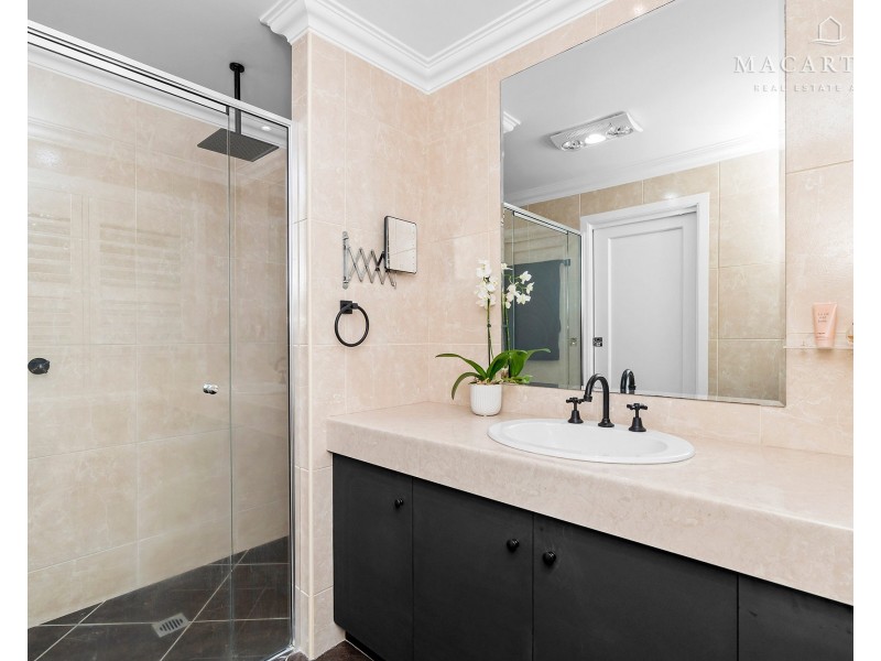 298 Mitchell Road, Lake Albert NSW 2650