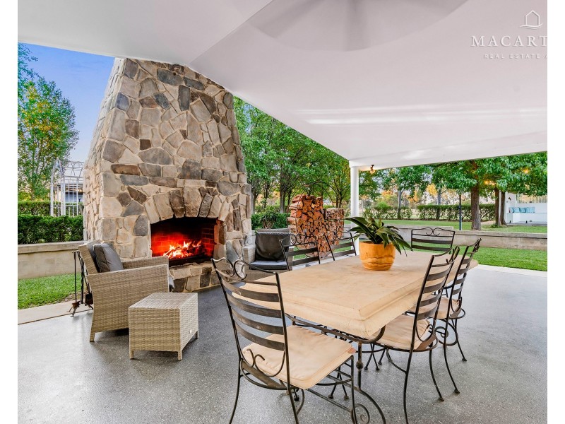 298 Mitchell Road, Lake Albert NSW 2650